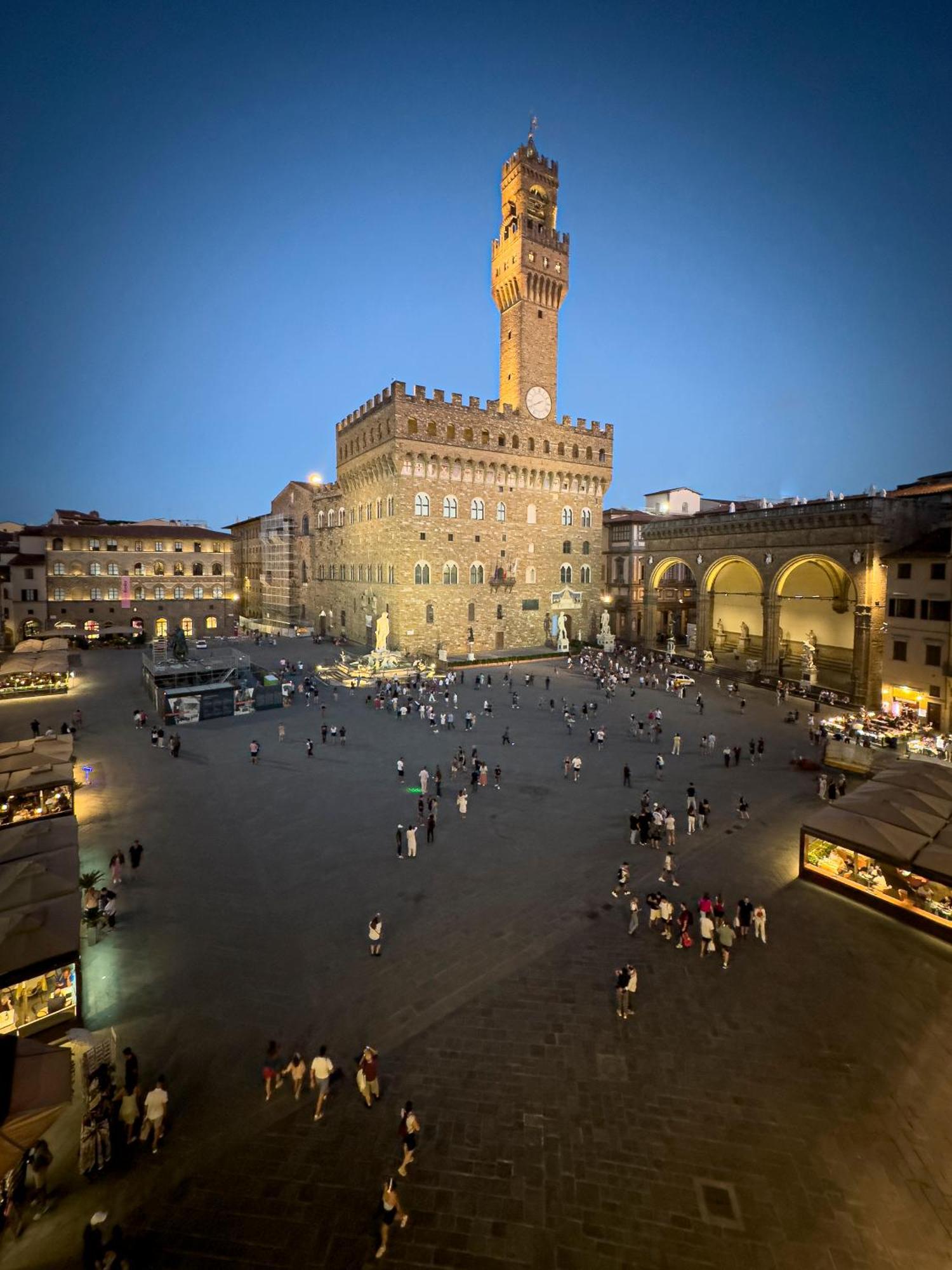 - Palazzo Signoria Luxury 1-biancone